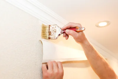 Pose de papier peint au Crouzet — revêtements muraux et toiles de verre